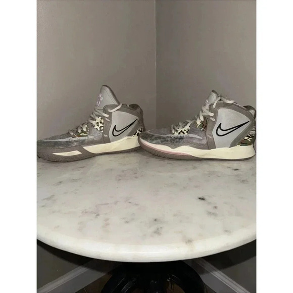 Nike Kyrie Infinity Leopard Camo Girls/boys Size 5Y CZ0204-006 - Picture 3 of 7